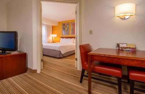 Barracks Road Hotel | Pet Friendly Suites at Sonesta ES Charlottesville University
