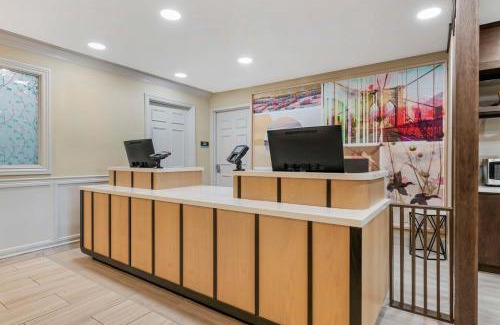 Herndon Hotel | Comfortable Stay at Sonesta ES Suites Dulles Airport