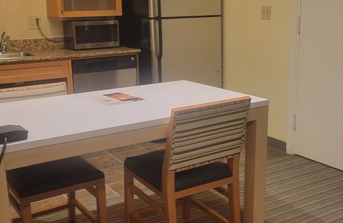 Chesterfield Hotel | Comfortable Sonesta ES Suites in Chesterfield with Pool