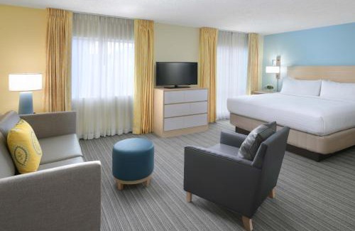 Newark Hotel | Inviting Sonesta ES Suites Wilmington - Newark with Pool & Ocean View