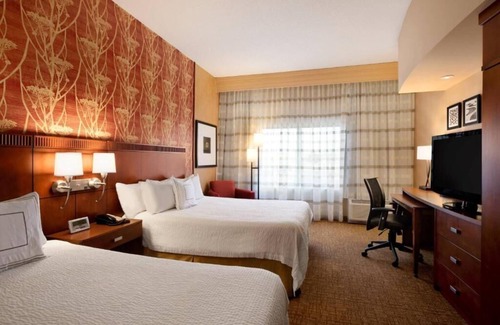 Junction City Hotel | Cozy Courtyard by Marriott Junction City with Pool & Spa