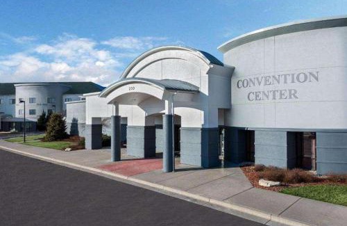 Junction City Hotel | Pet-Friendly Courtyard by Marriott Junction City with Pool