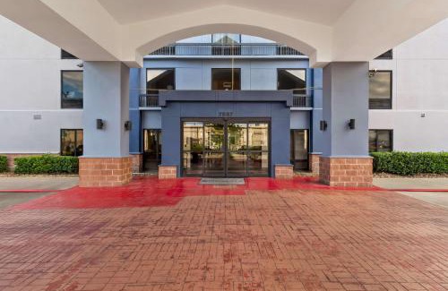 Fairbanks Hotel | Affordable Stay at Sonesta Essential NW Houston with Pool