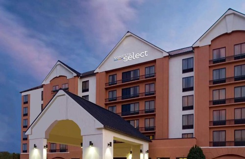 St. Johns Hotel | Discover Sonesta Select Austin North Central: Pet-Friendly Comfort