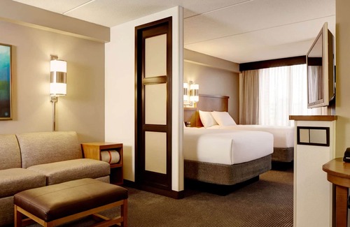 St. Johns Hotel | Relax at Sonesta Select Austin North with Pool and Spa