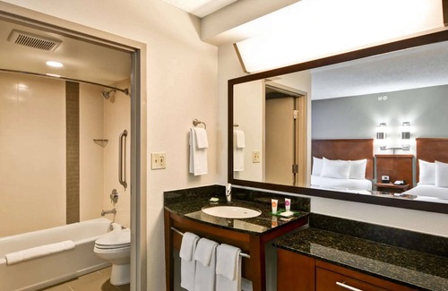 St. Johns Hotel | Relax at Sonesta Select Austin North with Pool and Spa