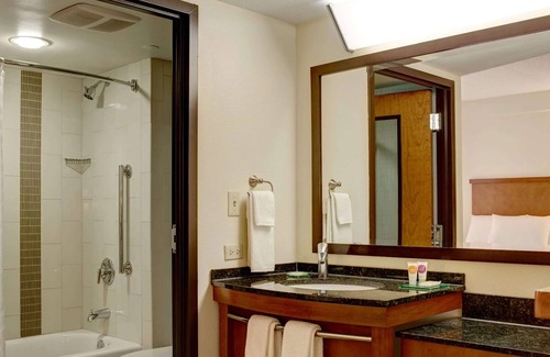 St. Johns Hotel | Relax at Sonesta Select Austin North with Pool and Spa