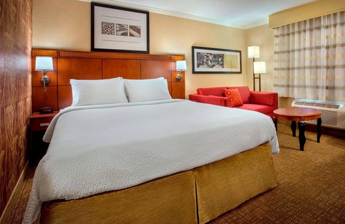 Danvers Hotel | Inviting Stay at Sonesta Select Boston Danvers with Pool & Spa