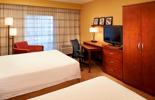 Auburn Hills Hotel | Discover Sonesta Select Detroit Auburn Hills with Pool & Spa