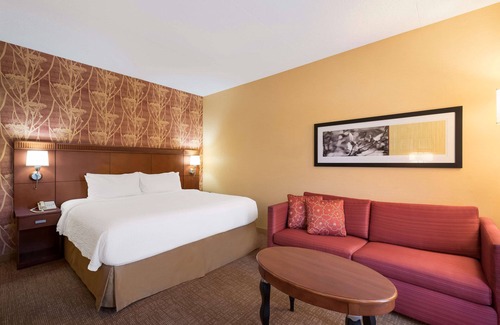 Auburn Hills Hotel | Discover Sonesta Select Detroit Auburn Hills with Pool & Spa