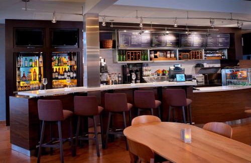 Waldron Hotel | Pet-Friendly Getaway at Sonesta Select Kansas City Airport