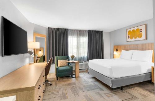 East Congress Hotel | Budget-Friendly Sonesta Simply Suites in Austin South