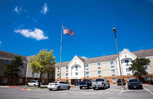 East Congress Hotel | Budget-Friendly Sonesta Simply Suites in Austin South