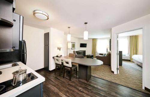 Gateway Hotel | Budget-Friendly Stay at Sonesta Simply Suites Austin