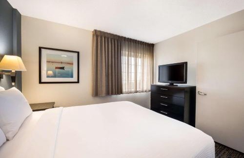 Gateway Hotel | Budget-Friendly Stay at Sonesta Simply Suites Austin
