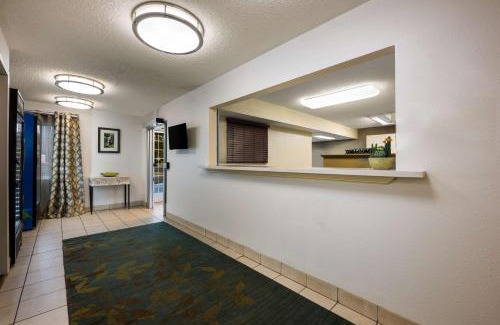 Waukegan Hotel | Discover Sonesta Simply Suites in Waukegan, Ideal for Families