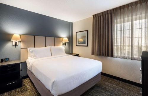 Waukegan Hotel | Discover Sonesta Simply Suites in Waukegan, Ideal for Families