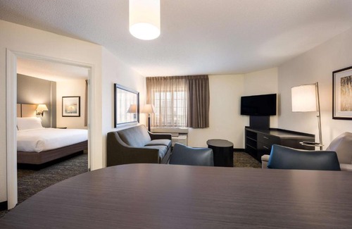Memorial Hotel | Budget-Friendly Sonesta Simply Suites in Houston CityCentre