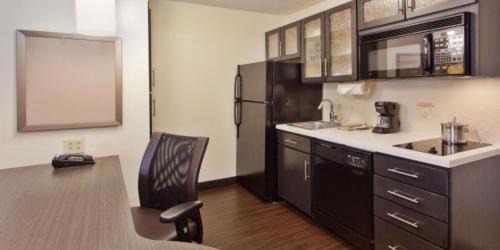 Ashley Oaks Hotel | Comfortable Stay at Sonesta Simply Suites Knoxville