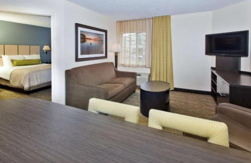 Ashley Oaks Hotel | Comfortable Stay at Sonesta Simply Suites Knoxville