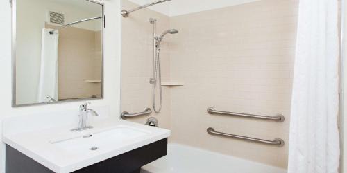 Mount Laurel Hotel | Comfortable Stay at Sonesta Simply Suites Mount Laurel