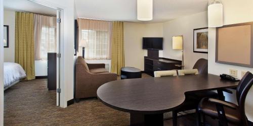 Wichita Hotel | Comfortable Pet-Friendly Stay at Sonesta Simply Suites