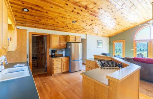 Hill City House | Discover Family-Friendly Comfort at Song Bird Hill Hotel