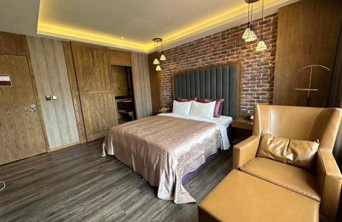 Dali Hotel | Budget-Friendly Song Xia Motel with Breakfast & Family Amenities