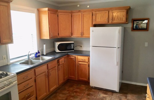 Waco Cottage | Peaceful Songbird Haven: 2BR Cottage with Kitchen & Breakfast