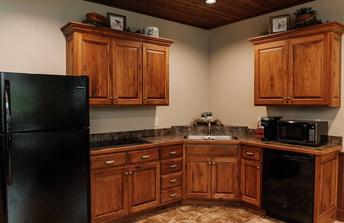 Dundee Cabin | Experience Songbird Serenade Suite in Amish Country, Ohio