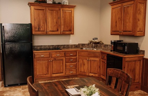 Dundee Cabin | Experience Songbird Serenade Suite in Amish Country, Ohio