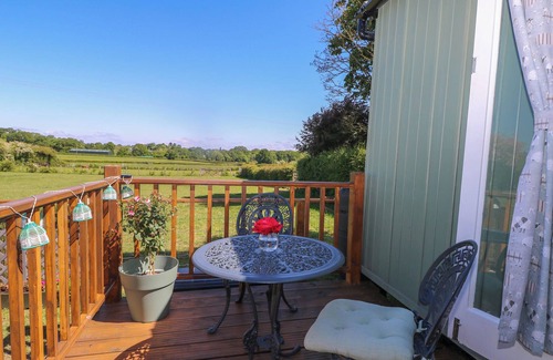 St Michaels Cottage | SONGBIRDS, pet friendly, with open fire in St Michaels, Kent