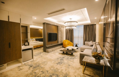 Nghi Xuan Hotel | Prime Location at Songlam Waterfront Hotel with Pool & Spa