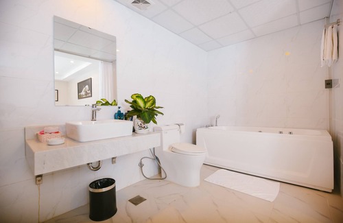 Nghi Xuan Hotel | Prime Location at Songlam Waterfront Hotel with Pool & Spa