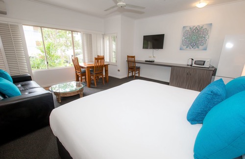 Port Douglas Resort | Sonia’s at Ramada Resort: Free Wifi, Pool & Netflix Awaits