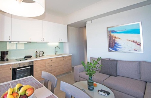 Agii Apostoli Apartment | Beachfront Sonja 1 Apartment with Pool & Ocean Views