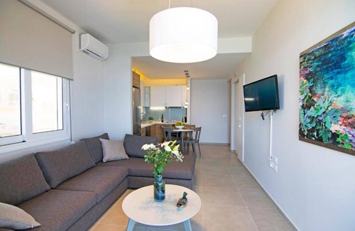 Agii Apostoli Apartment | Beachfront Sonja 3 Apartment with Pool in Chania