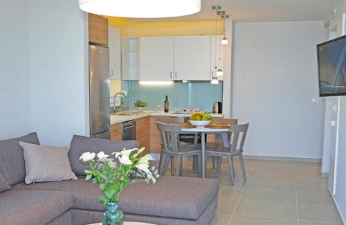 Agii Apostoli Apartment | Beachfront Sonja 3 Apartment with Pool in Chania