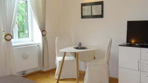 Oberdobling Apartment | Discover Sonnberg Apartments: Guest Rated 9.4/10 with Dining