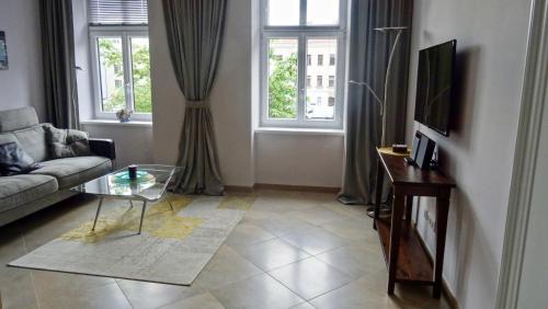 Oberdobling Apartment | Exceptional Sonnberg Design Apartment: Top-Rated Stay Awaits