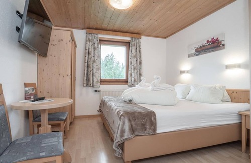 Scheffau am Wilden Kaiser Bed & Breakfast | Relaxing Getaway for 5 at Berggasthof Bärnstatt