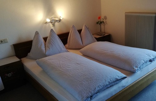 Pfarrwerfen Bed & Breakfast | Welcoming Sonneck Frühstückspension with Breakfast & Accessibility