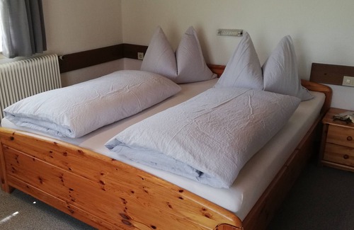Pfarrwerfen Bed & Breakfast | Welcoming Sonneck Frühstückspension with Breakfast & Accessibility