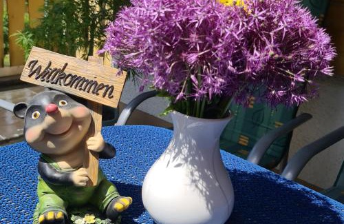 Goessweinstein Apartment | Cozy Apartment Bärenstein 2: Pet & Child Friendly Stay