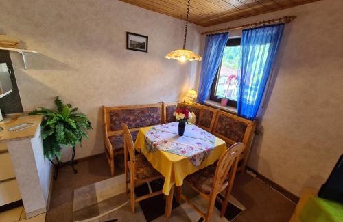 Goessweinstein Apartment | Cozy Apartment Bärenstein 2: Pet & Child Friendly Stay