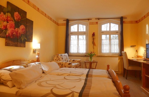 Clenze House | Relaxing Retreat at Sonnenhof Im Wendland with Spa & Pool