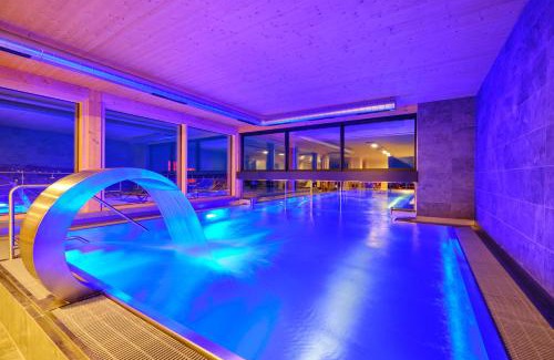 Volkach Hotel | Relax at Sonnenhotel Weingut Römmert: 4-Star Oceanfront Retreat