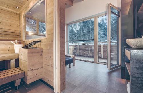 Mayrhofen Apartment | Relaxing SonnenNEST with Sauna: Rated 9.8 by Guests