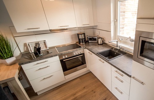 Westerland Cottage | Relax at Sonnenterrasse: Pet-Friendly Oceanfront Retreat