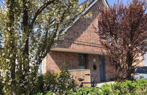 Westerland Cottage | Relax at Sonnenterrasse: Pet-Friendly Oceanfront Retreat